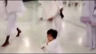 Child tawaf e khana e kaba sharif