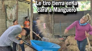 Manguero y Doña Betty empezaron a p3liar en casa de Wicho Le tiro tierra en la cara/Queria Comer