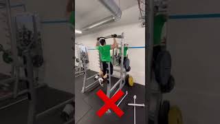 HOW TO LIFT VS. HOW NOT TO LIFT 🙅🏻‍♂️ #gym #fails #funny #memes #fitness