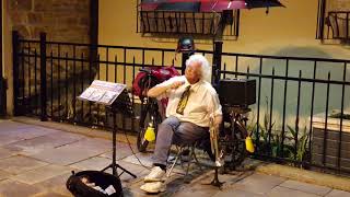 Street singer in Quebec city/ Уличный певец в Квебек Сити