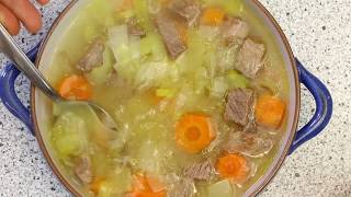 Suppe mit Rindfleisch und Gemüse