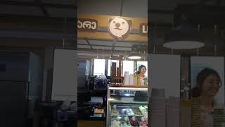 バトゥミのショッピングモールの2軒のアイスクリーム店はとてもフレンドリー。Two ice cream shops in Metro Batumi