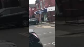 Yorkshire Bank robbed in leeds harhills !!