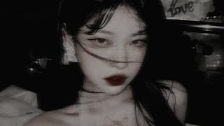 𝖋𝖚𝖑𝖑 𝖒𝖔𝖔𝖓. [vampire beauty & abilities]