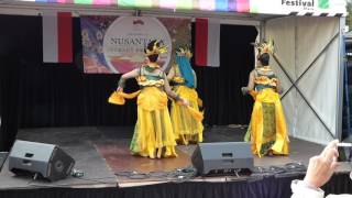 Three Indonesian dancers at The Nusantara Street Festival 2017