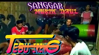 SUASANA DI SANGGAR MUSIK DAUL TEBU IRENG DI SAAT MENGARANSMEN LAGU