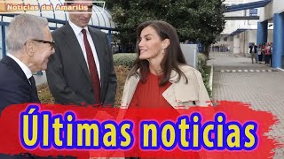 Reina Letizia en Italia: lección de estilo con vestido camisero y gabardina