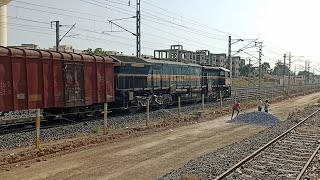 Sabarmati Wdg4 With BCNA Wagon Freight Train Moving Towards Palanpur Jn.  #freighttrain #emdtrain