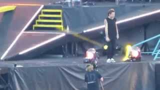 One Direction - Steal My Girl (Brussels, Belgium) HD