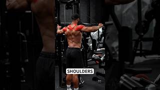 SHOULDER day incoming 💪🏽 Who’s hitting the gym today? #shorts