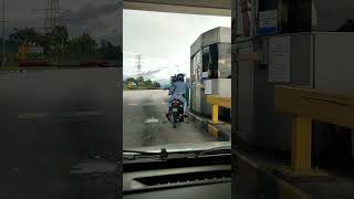 Viral di Tiktok |Ragam penungang motosikal bayar tol.#shorts