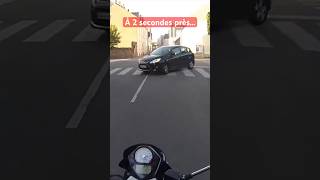 À 2 secondes près… #shorts #closecall #motard #moto #motovlog #danger