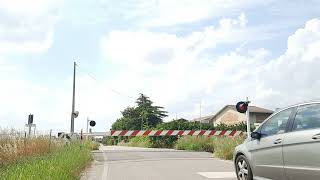 Level crossing #21 - Arzergrande - Via Vigna #railroadcrossing #railway