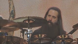 Petrucci and Portnoy crying on stage for Spirit Carries On - Zagreb, 29/10/24 - Dream Theater