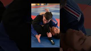 Une clé de bras efficace vers un étranglement puissant #judo #newaza  #techiquedejudo #dojosystem