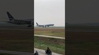 GARUDA INDONESIA Boeing 777 landing di runway 24 bandara Soekarno Hatta‼️