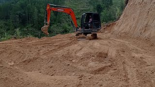 Excavator Meluncur dari Ketinggian 50 Meter