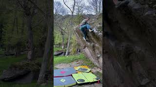 Le buclier (7a), L’Enclave