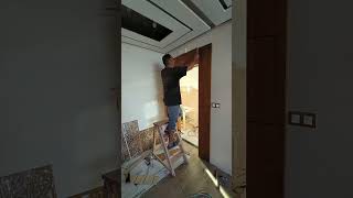 تغطية جدران الأبواب الداخلية بالخشب اللاتي Covering the walls of the interior doors with wood