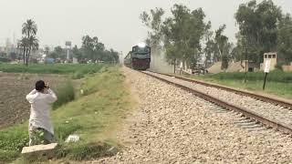 129Up Dusty Action Passing Railway Gate