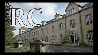 RC. Le collège désaffecté. au cloître de verre.