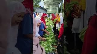 ketika dipegang anak muda