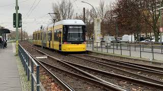 Straßenbahnen in Berlin - Viel Verkehr an der Bezirksgrenze