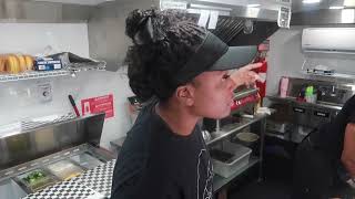 Food truck life : a realistic day on a burger food truck