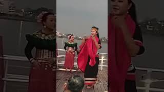 Tarian bidayuh atas kapal sarawak river cruise #shortsvideo #travel #sarawaktravel #tarian #shorts