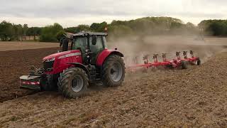 Labour avec un Massey Ferguson 7722S/charrue khun 8 corps  SARL Dalaine