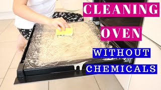 CLEAN OVEN WITH BAKING SODA AND VINEGAR...