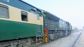 Rawalpindi To Karachi Bound Train 46 Down Pakistan Express Arriving Hyderabad l Train Vlog #shorts