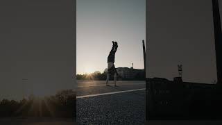 slow rotation both sides in a handstand - #handstandwalking #handstand #parkour