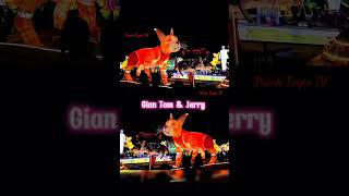 Gian Tom & Jerry bustling the streets - Tôm và Jerry khổng lồ náo nhiệt đường phố