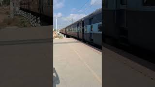 08544 SMVT Bengaluru Vishakapatnam Special Fare Express slowly skipping Baiyyappanahalli #bengaluru