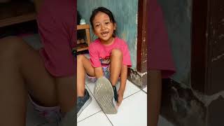 sepatu kebalik #funny #babyshark