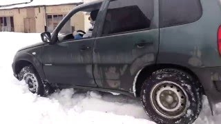 Chevrolet NIVA 1,7l Bertone Edition 4x4 in deep snow