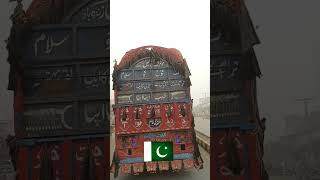 Truck ky pechay pakistan army zindabad ky ilawa kya faqray likhay huty