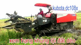 XEM CẢNH MÁY CẮT LÚA KUBOTA DC108X CẮT LÚA TRỜI MƯA LẤT DẺO CỰC KHỎE