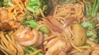 Shrimp and Broccoli Chow Mein • Quick Weeknight Meal #shorts