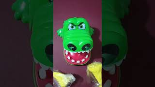 YELLOW ICING CANDY EATING BABY CROCODILE 🐊 #asmr #toys #candy #subscribe #shorts