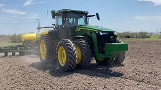 Brand new John Deere 8R 370 hits the field