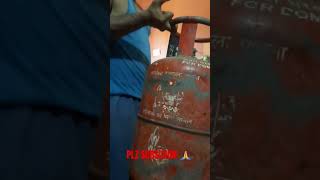 ONE FINGER GAS CYLENDER HOLD AND BICEPS WORKOUT 💪🔥🔥💪💪#trending #shortvideo PLZ SUBSCRIBE  KARIYE🙏