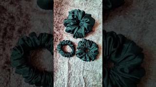 Black scrunchies🖤😍.. available in 3 sizes (L, M, S).. Comment "Me" to order yours ✨.. #scrunchies