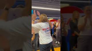 RE/MAX'in geleneksel bowling turnuvasındayız.