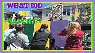 💜💚💛THROW ME SOMETHING MISTER!!! WHAT DID WE CATCH AT THE MARDI GRAS PARADE? 😎? VLOG