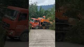 Lowbed trailer excavator