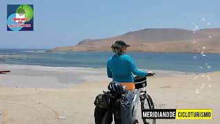 Nada puede detener a una mujer, cuando va de viaje en bicicleta.