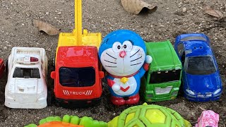 Membersihkan Maianan Mobil Balap, Mobil Mobilan, Truck, Mobil Polisi, Doraemon, Ikan, Kereta Thomas