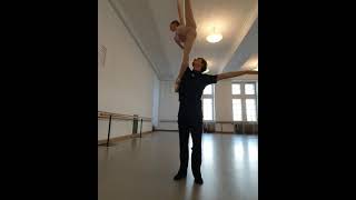 “This combination is so impressive 😱😍 @nataschamair & @jakobfeyferlik 🎀 #ballet a”